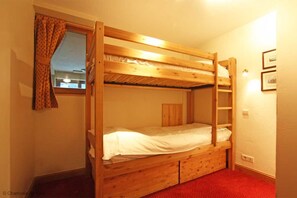 4 habitaciones, tabla de planchar con plancha y wifi gratis 