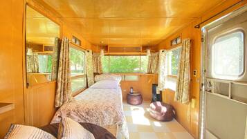 6 bedrooms, desk, iron/ironing board, free WiFi