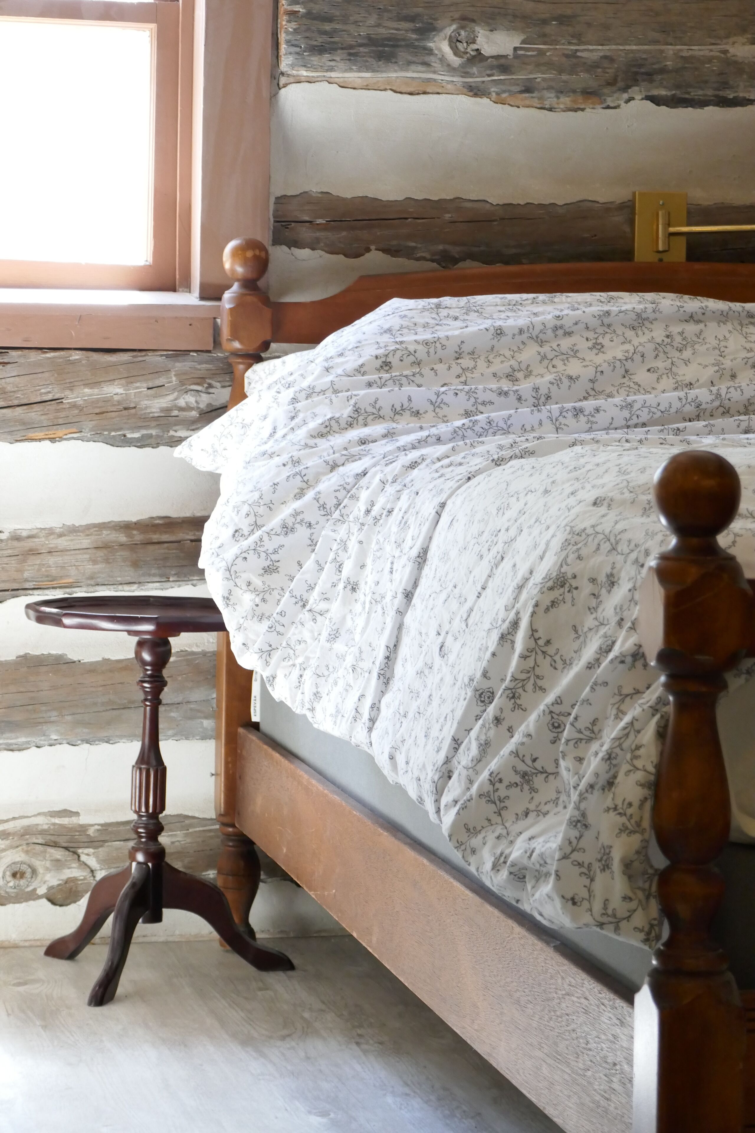 Connect with Friends and Family on Large Working Horse Ranch with Cedar Hot Tub