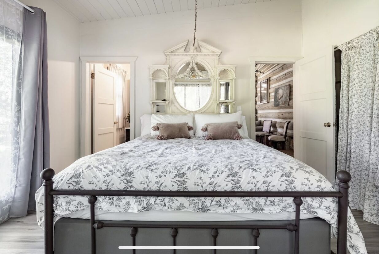 6 bedrooms, desk, iron/ironing board, free WiFi