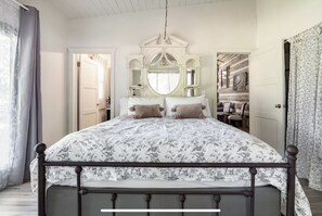 6 Schlafzimmer, Schreibtisch, Bügeleisen/Bügelbrett, kostenloses WLAN