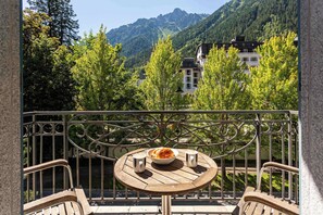 Sunny terrace with valley views  - Le Paradis 27 Apartment, Skiing, Chamonix All Year (Chamonix)