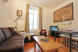 Open plan living and dining area 