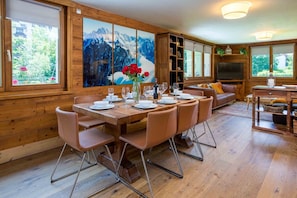 Dining table can seat 8 - Edelweiss Apartment ski, hike - Chamonix All Year (Chamonix)
