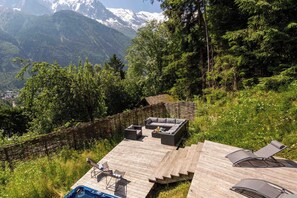 Terrace with Mont Blanc views - Ski Chalet La Source with hot tub (Chamonix)