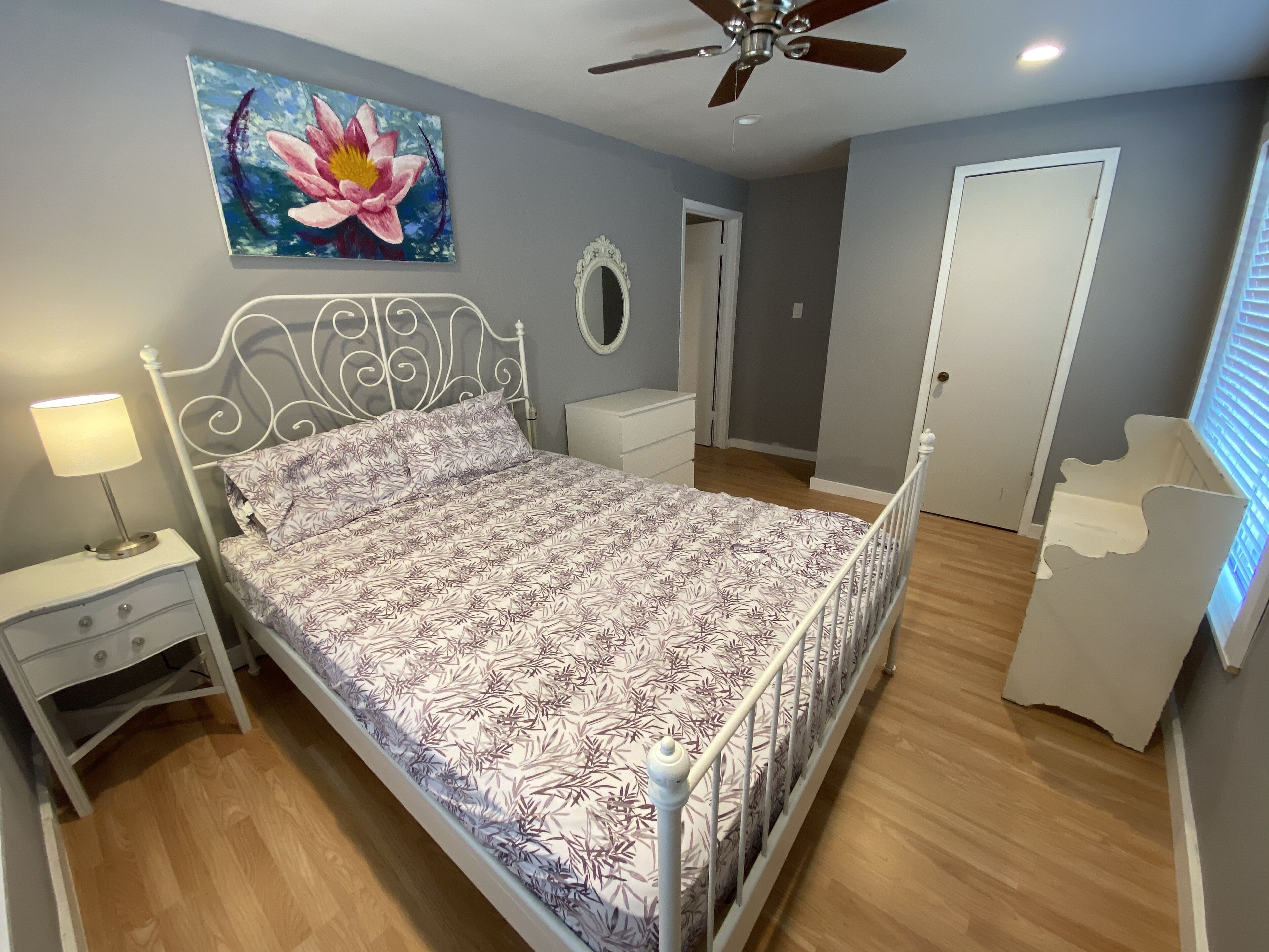 Smart TVs, WiFi, Cold AC,  Seafood Restaurant Next Door