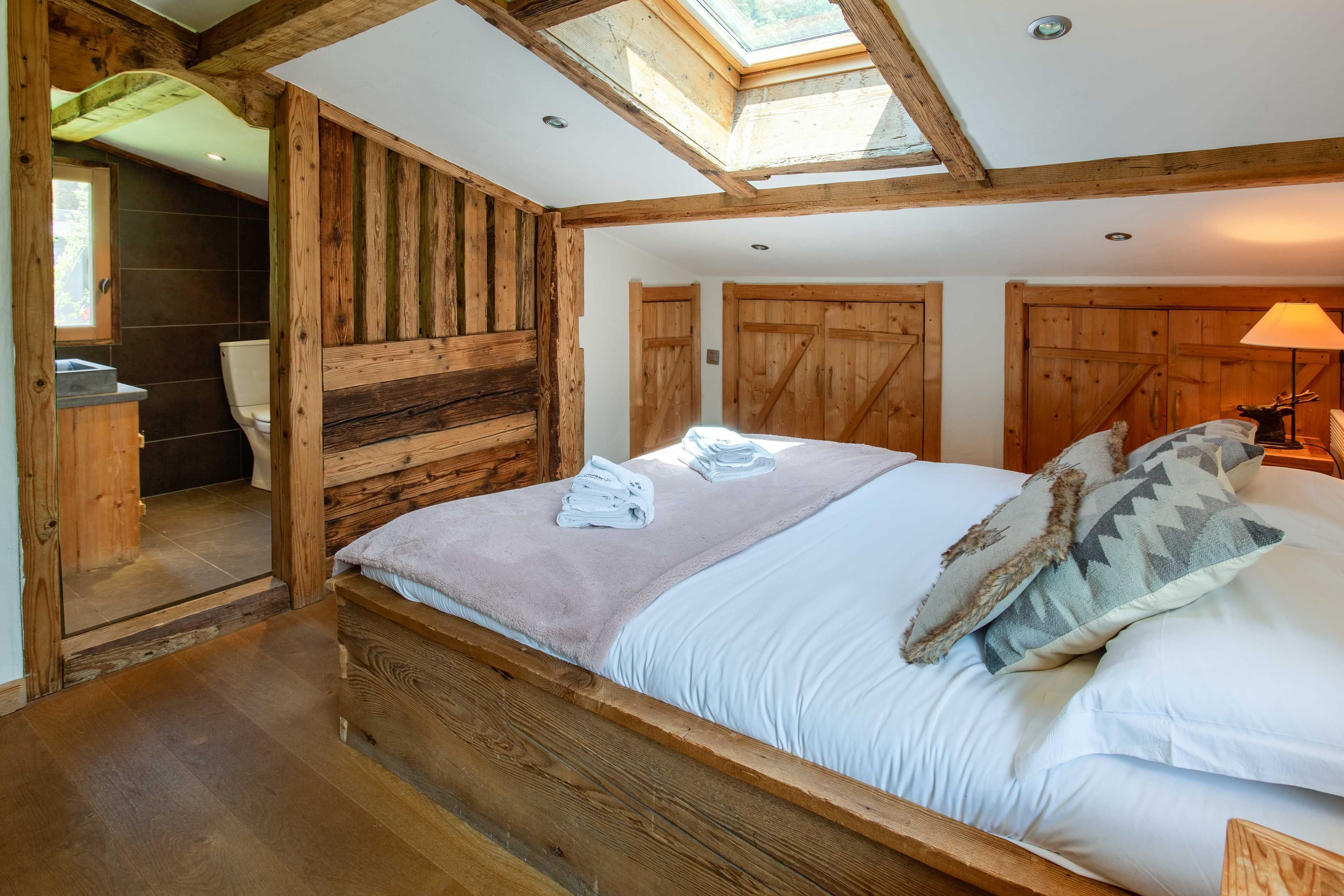 3 bedrooms, iron/ironing board, free WiFi