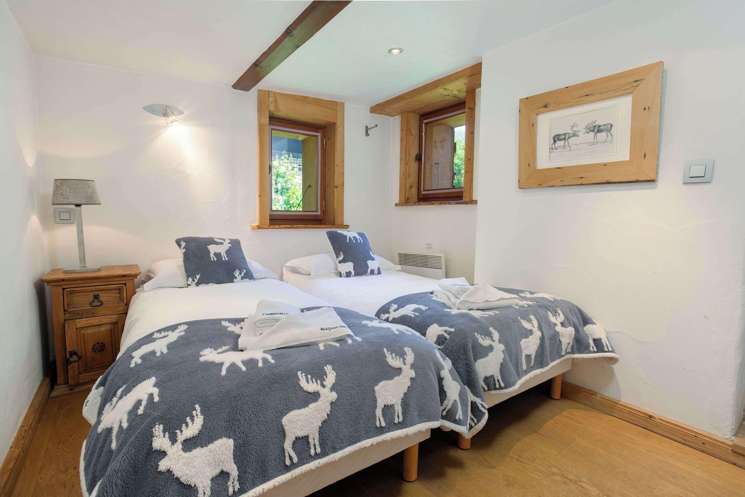 Small Twin bedroom