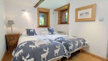 Small Twin bedroom