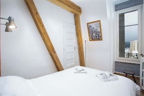 Bedroom with double bed - Historical Mont Blanc 212 Apt, Chamonix All Year (Chamonix)