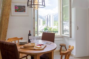 Dining - Mont Blanc 212 Apartment -  an apartment that sleeps 2/4 guests  in 1 bedroom (Chamonix)