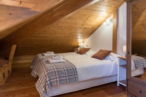 3 bedrooms, iron/ironing board, Internet