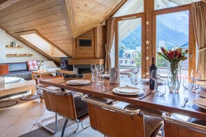Dining - Villa Vallet Apartment -  an apartment that sleeps 6 guests  in 3 bedrooms (Mont Blanc)