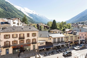 View from apartment - La Belle Epoque apt - Skiing - Chamonix All Year (Chamonix)
