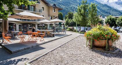 L'appartement Ginabelle 14 est au centre de Chamonix, avec 2 chambres et accĂšs au spa et piscine.