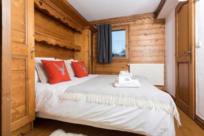 Master bedroom with ensuite bathroom 
