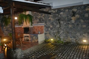 Outdoor dining - Beautiful Canarian Cottage In Typical Canarian Village (La Montañeta)