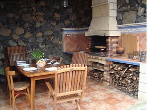 Outdoor dining - Beautiful Canarian Cottage In Typical Canarian Village (La Montañeta)