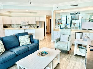 Smart TV, books - The Ultimate Relaxation Spot For The Family! Pet Friendly Unit On 2nd Floor. (Orange Beach)