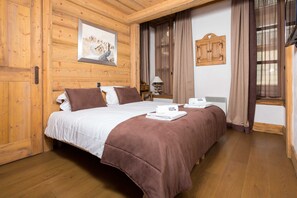 3 bedrooms, iron/ironing board, free WiFi