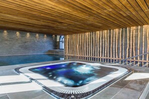 There's also a jacuzzi if you fancy some bubbles! - La Cordee 504 Apt Amazing views, Chamonix All Year (Les Praz,)