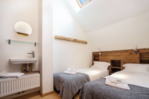 Third quad bedroom - Panoramic Mont Blanc apt Skiing, Chamonix All Year (Chamonix)