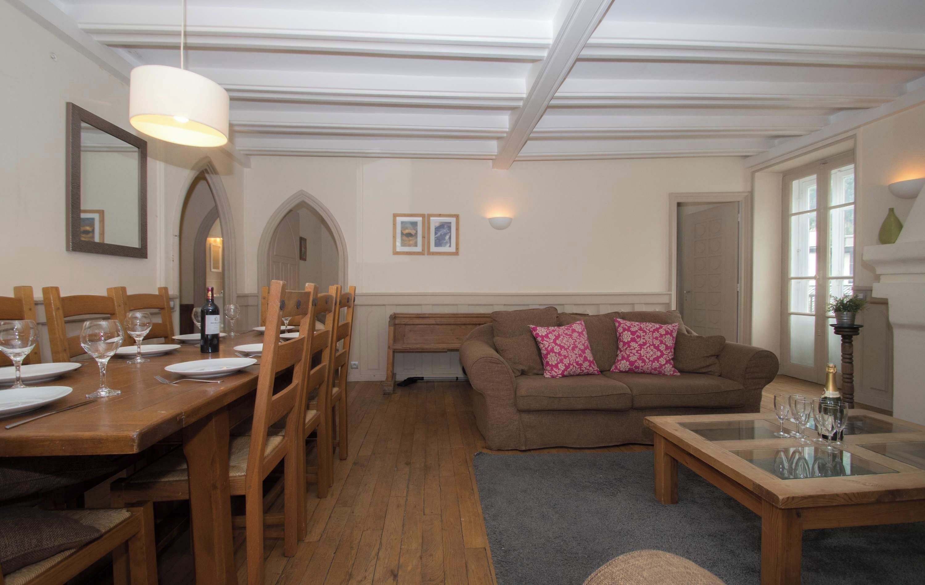 Open-plan living/dining room