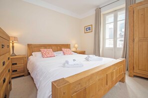 3 bedrooms, iron/ironing board, free WiFi