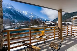 Large south facing balcony - La Cordee 612 Apt, Lakefront, Chamonix All Year (Les Praz)