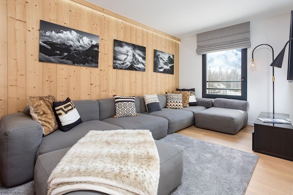 Living room - La Cordee 612 Apt, Lakefront, Chamonix All Year (Les Praz)