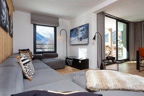 Living room with 60inch TV - La Cordee 612 Apt, Lakefront, Chamonix All Year (Les Praz)