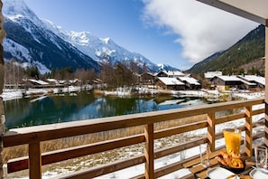 Mont Blanc & Lake views from the apartment - La Cordee 612 Apt, Lakefront, Chamonix All Year (Les Praz)