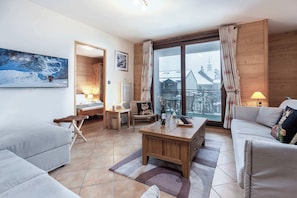 Open plan living room with full length doors - Le Paradis 28 Apartment, Skiing, Chamonix All Year (Chamonix)
