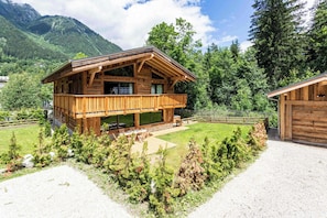 Chalet des Amis - Apartment 2 is upstairs - Ski Chalet des Amis Appt 2 - Chamonix All Year (Chamonix)