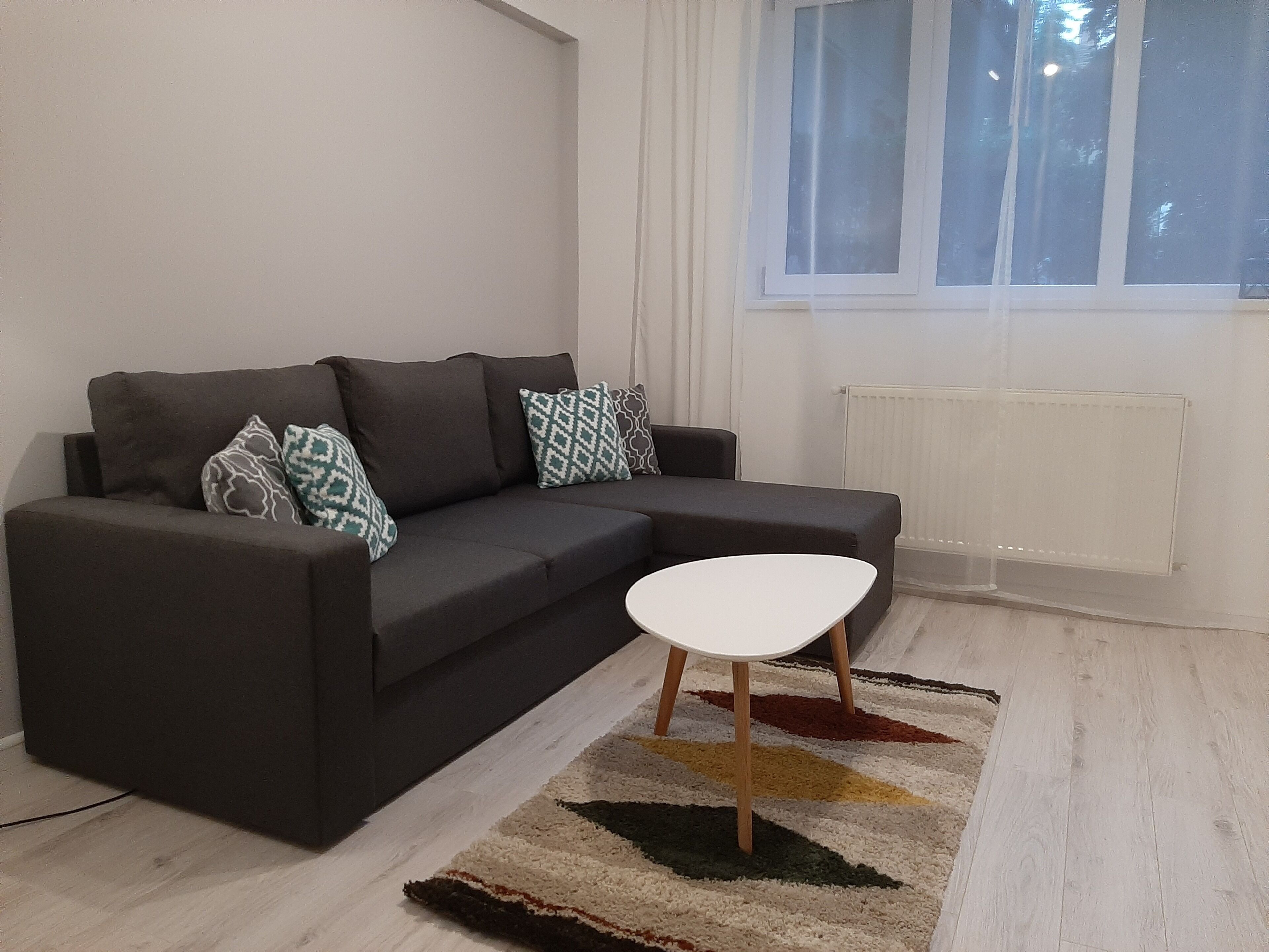 TV connectée, livres, vidéothèque