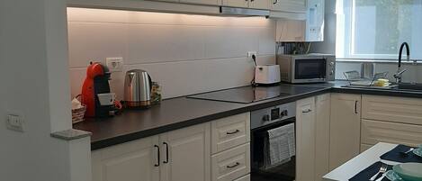 Fridge, microwave, oven, stovetop