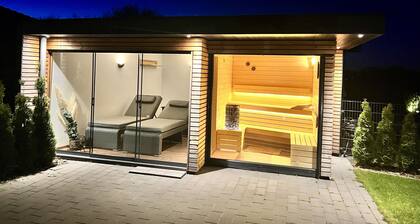 Beautiful holiday home with sauna on Lake Harkebrügger near Oldenburg