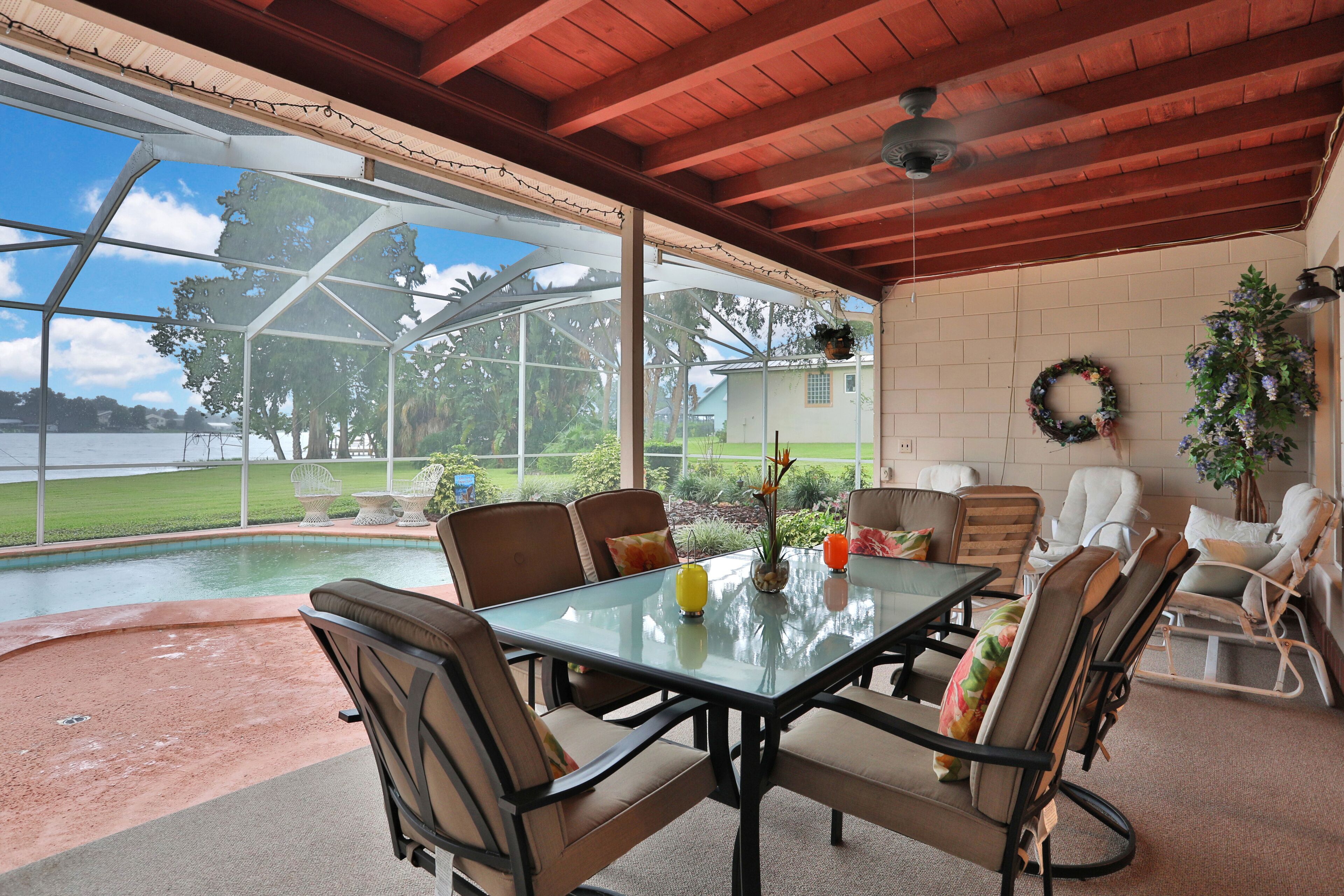 Charming Lakefront Pool Home - 5 Min to Legoland!