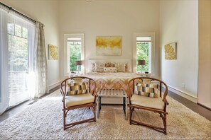 5 bedrooms, free WiFi - Lakefront Escape w/ Boathouse & Helipad – Your Ultimate Lake Gaston Getaway (Littleton)