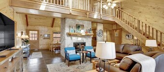 Luxury Cabin Hot-Tub & GameRoom-Wheelchair Access!