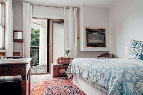 Premium 1 Queen Bed, Balcony, Fireplace