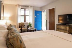 Standard-huone, 1 keskisuuri parisänky | Egyptinpuuvillaiset lakanat, ylelliset vuodevaatteet, minibaari