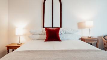 Deluxe 1 Queen Bed and Sitting area | Egyptian cotton sheets, premium bedding, minibar, blackout curtains