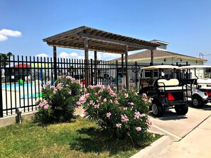 Property grounds - Walk to Beach & Local Restaurants! Outdoor Bar! (Jamaica Beach)