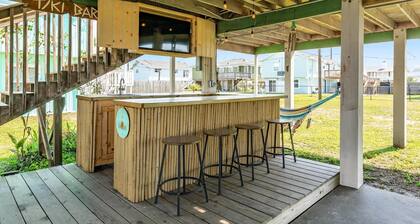 Pineapple by the Sea - Outdoor Bar, Walk to Beach!
