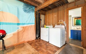 Interior - Walk to Beach & Local Restaurants! Outdoor Bar! (Jamaica Beach)