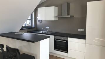 Kühlschrank, Ofen, Herdplatte, Geschirrspüler