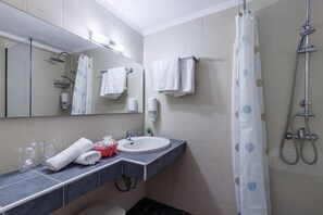 Bathroom - Dionyssos (Skopelos)