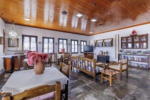 Interior - Dionyssos (Skopelos)