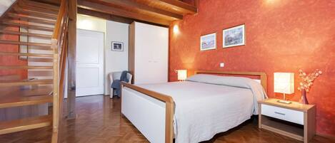 1 bedroom, free WiFi, bed sheets